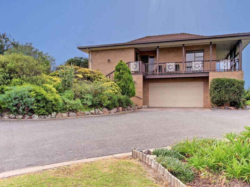 25 Lyrebird Court, Lakes Entrance VIC 3909