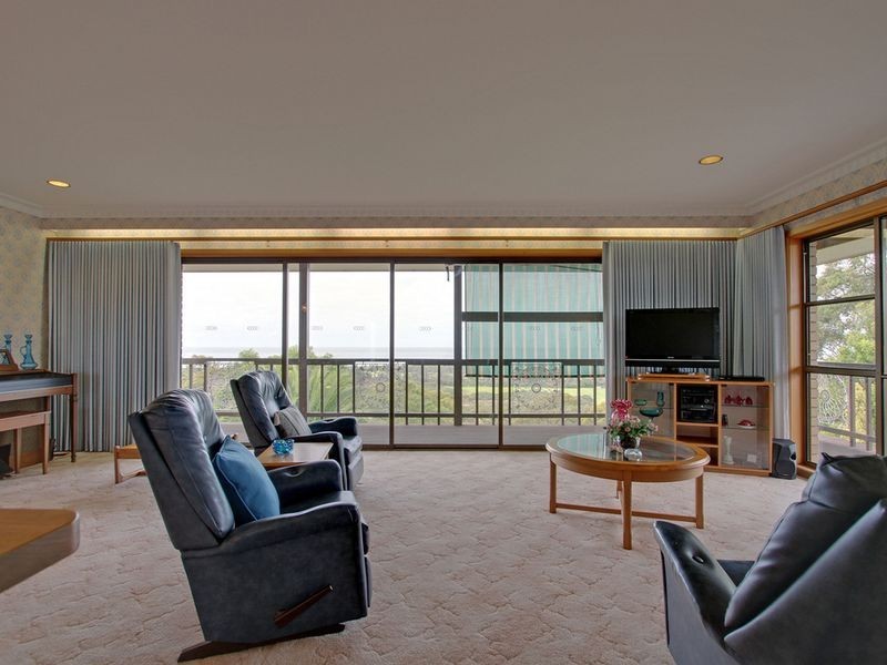 25 Lyrebird Court, Lakes Entrance VIC 3909