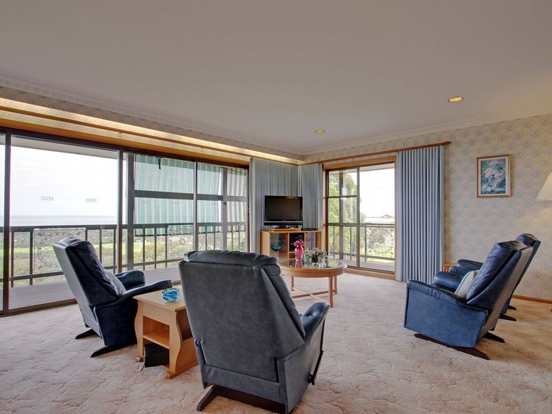 25 Lyrebird Court, Lakes Entrance VIC 3909