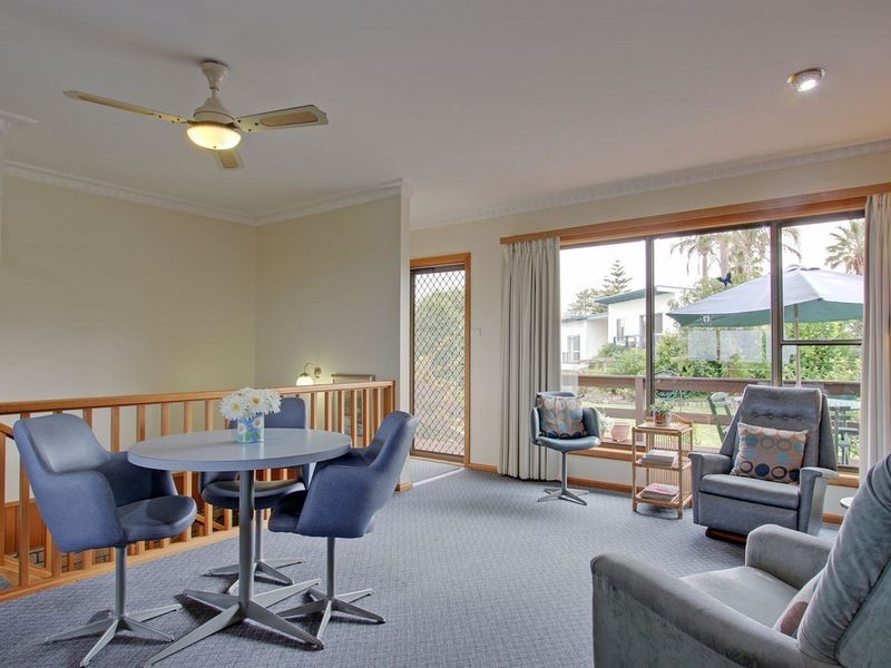 25 Lyrebird Court, Lakes Entrance VIC 3909