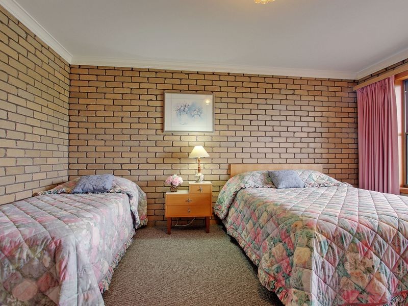 25 Lyrebird Court, Lakes Entrance VIC 3909