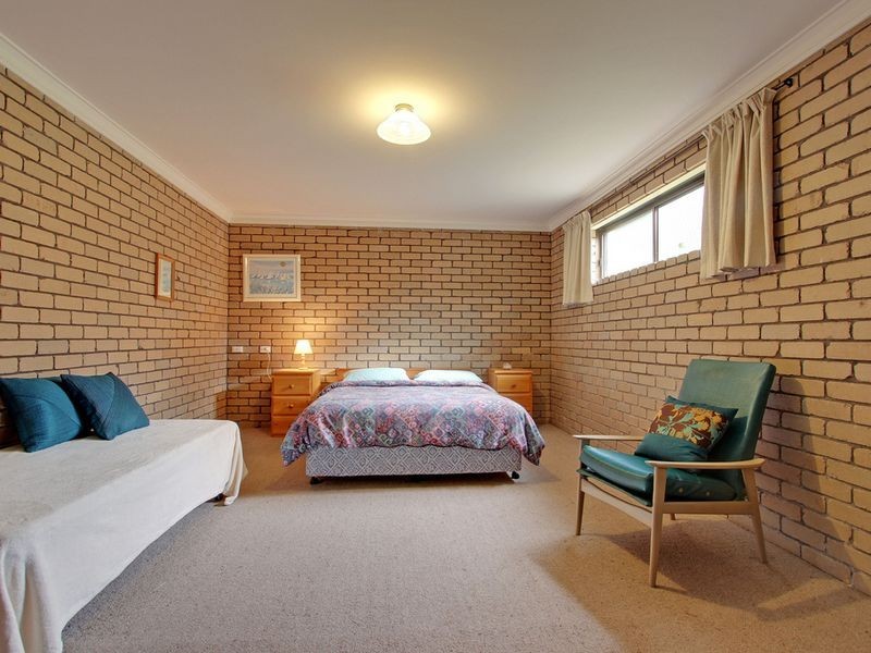 25 Lyrebird Court, Lakes Entrance VIC 3909