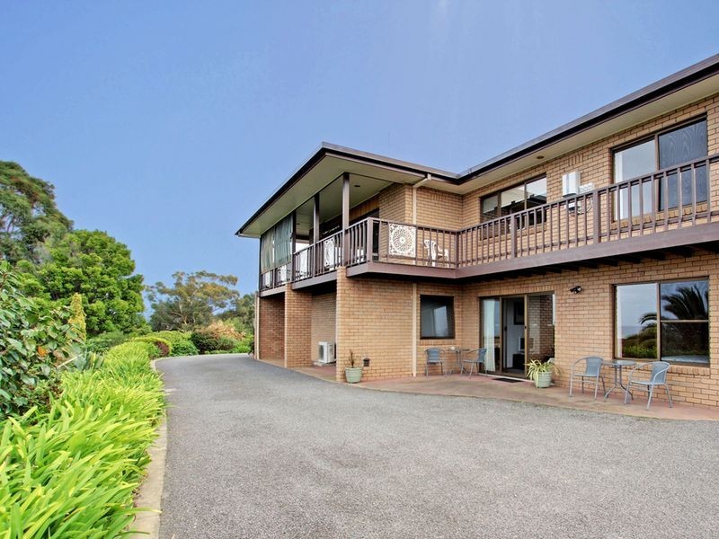 25 Lyrebird Court, Lakes Entrance VIC 3909