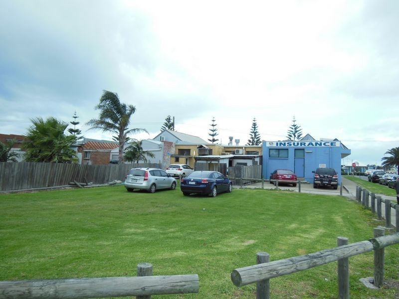 6 Mechanics Street, Lakes Entrance VIC 3909