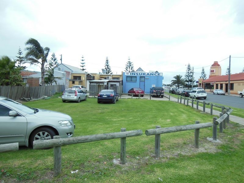 6 Mechanics Street, Lakes Entrance VIC 3909