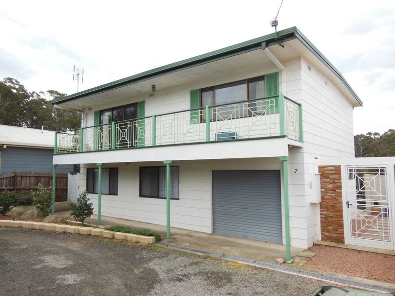 7 Sandbar Drive, Lakes Entrance VIC 3909