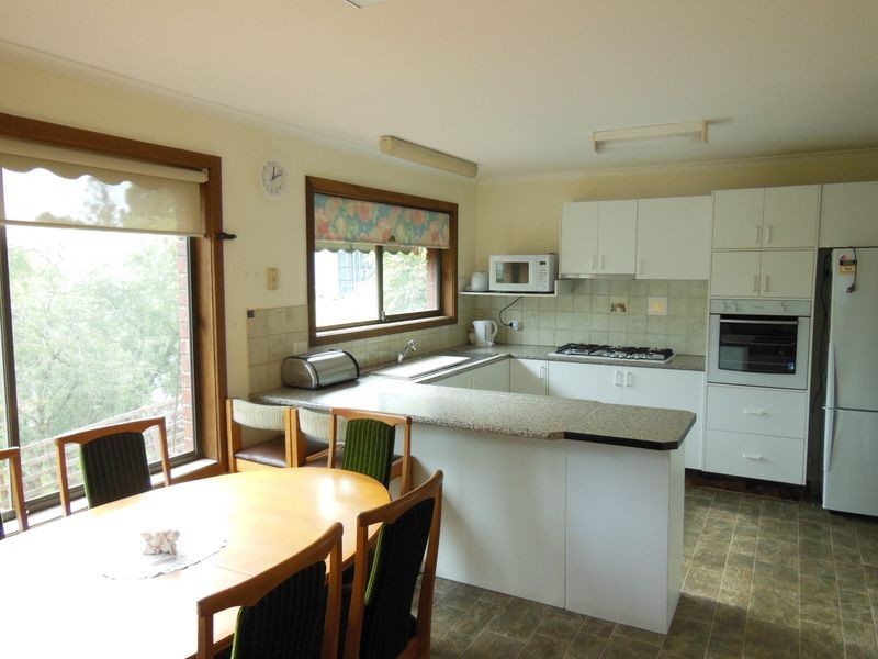 15 Ocean Court, Lakes Entrance VIC 3909