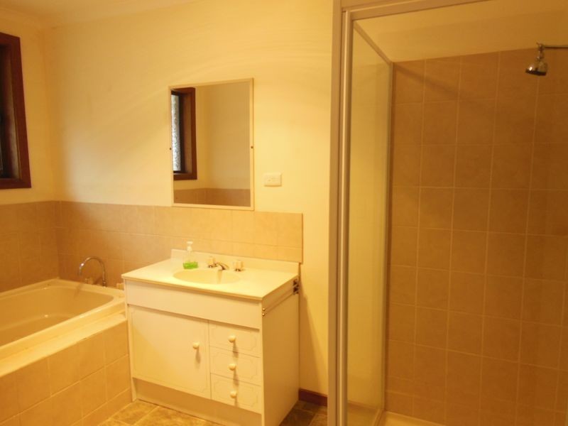 15 Ocean Court, Lakes Entrance VIC 3909