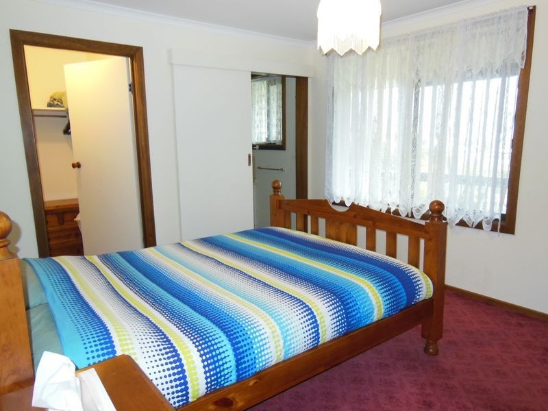 15 Ocean Court, Lakes Entrance VIC 3909