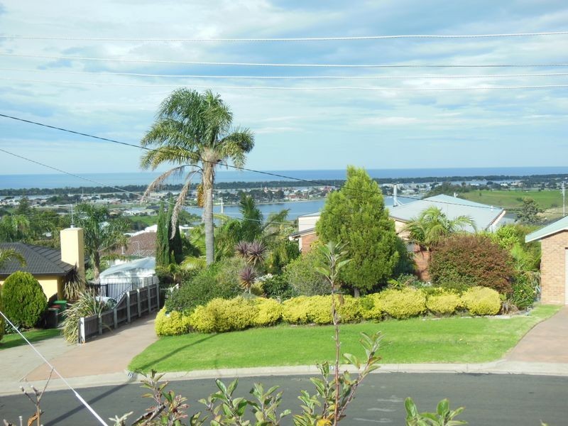 24 Abalone Avenue, Lakes Entrance VIC 3909