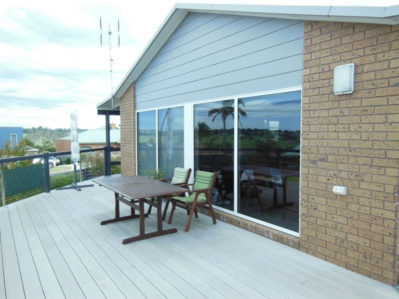 24 Abalone Avenue, Lakes Entrance VIC 3909