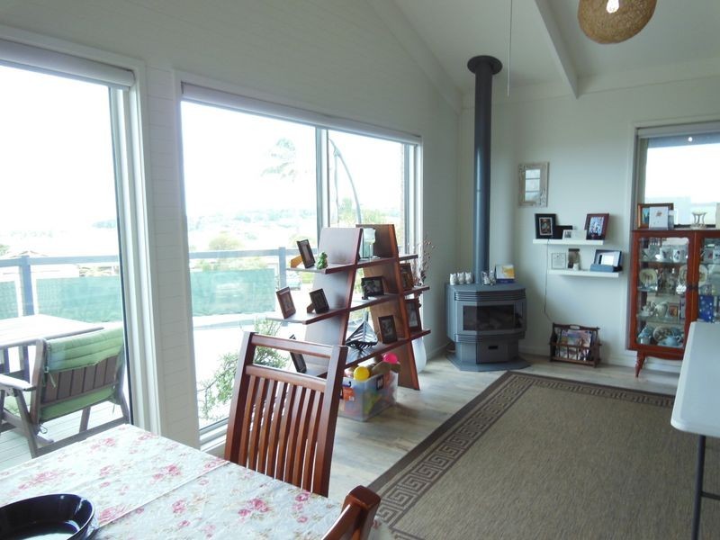 24 Abalone Avenue, Lakes Entrance VIC 3909