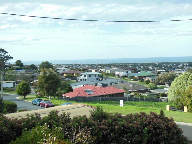 24 Abalone Avenue, Lakes Entrance VIC 3909