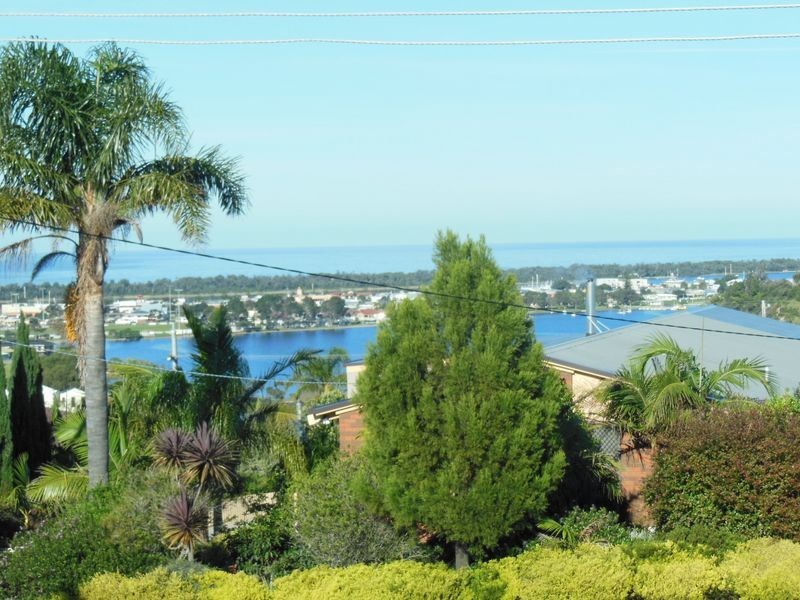 24 Abalone Avenue, Lakes Entrance VIC 3909
