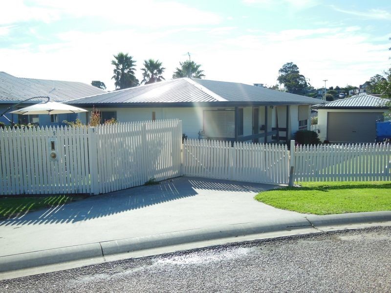 5 Hill Court, Lakes Entrance VIC 3909