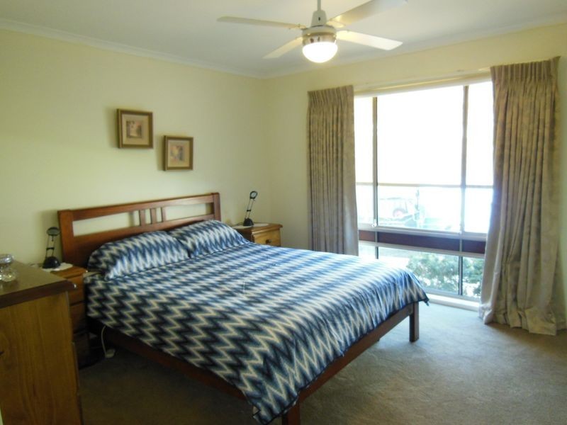 5 Hill Court, Lakes Entrance VIC 3909