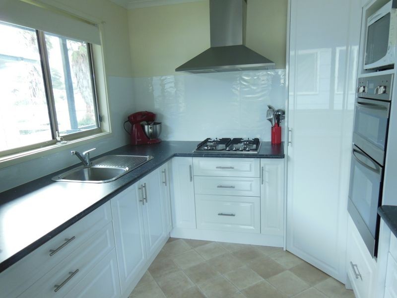 5 Hill Court, Lakes Entrance VIC 3909