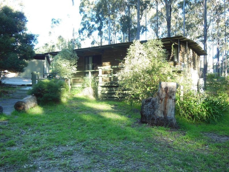 26 & 26a Secomb Close, Lakes Entrance VIC 3909