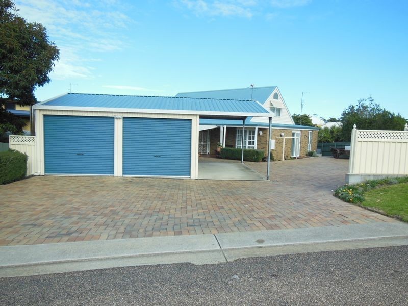 14 Skidale Close, Lake Tyers Beach VIC 3909