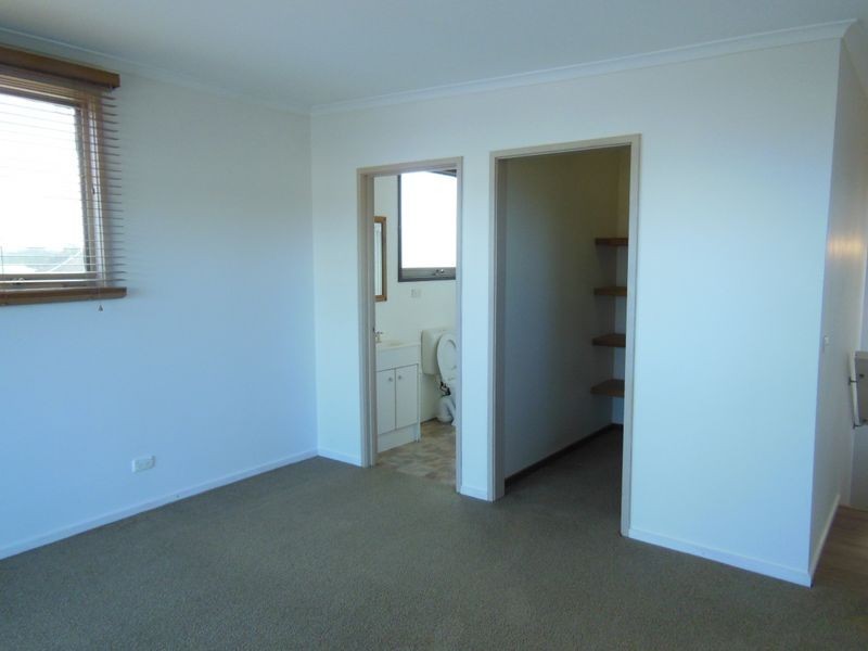 54 McCullough Street, Lakes Entrance VIC 3909