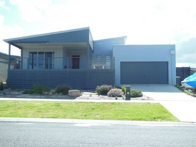 13 Bream Road, Lake Tyers Beach VIC 3909