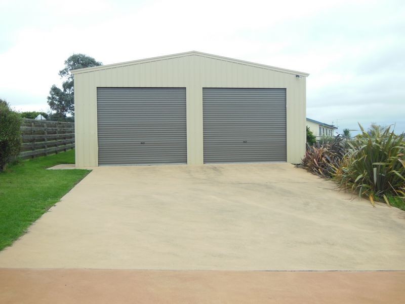 27 John Francis Court, Lakes Entrance VIC 3909