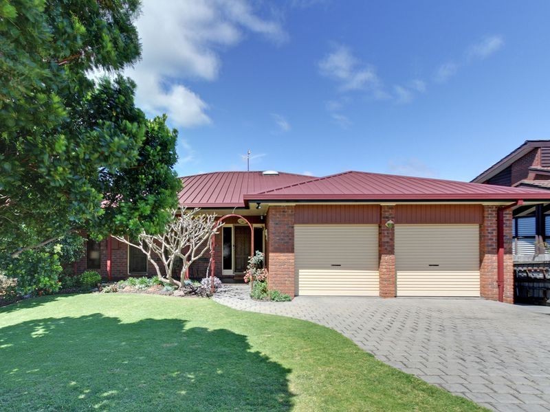 14 Periwinkle Drive, Lakes Entrance VIC 3909