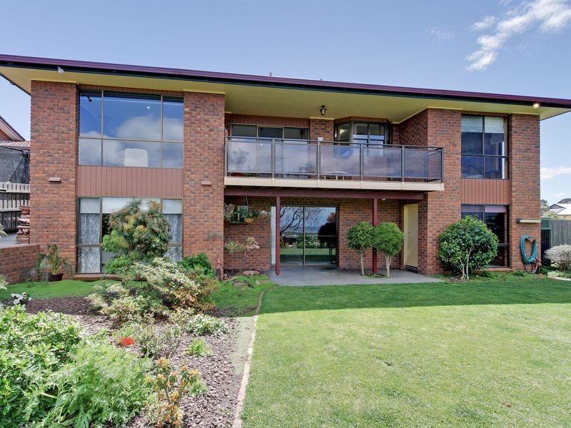 14 Periwinkle Drive, Lakes Entrance VIC 3909