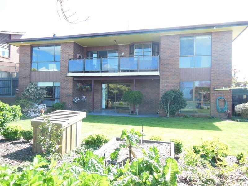 14 Periwinkle Drive, Lakes Entrance VIC 3909