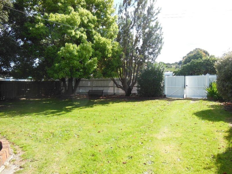 44 Don Road, Lakes Entrance VIC 3909