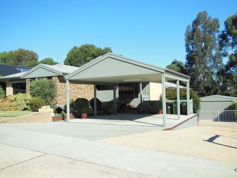 28 Redenbach Court, Swan Reach VIC 3903