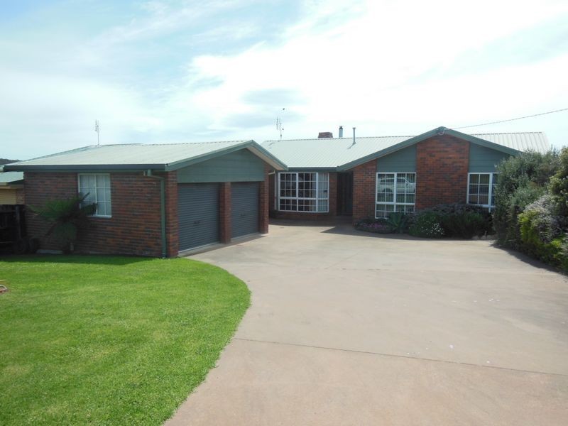 16 Davernport Drive, Lake Tyers Beach VIC 3909