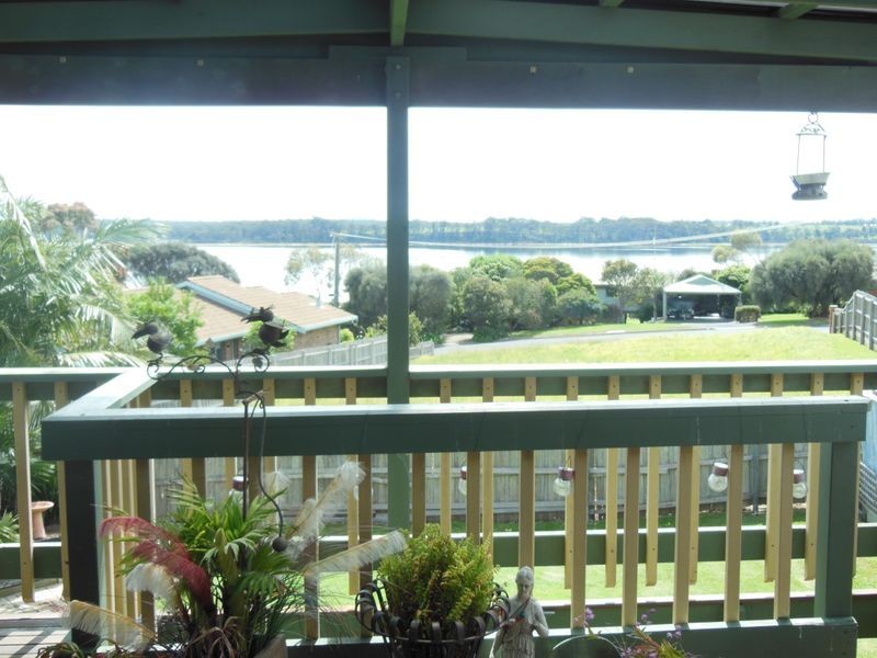 16 Davernport Drive, Lake Tyers Beach VIC 3909
