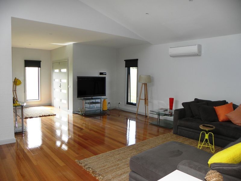 12 Mitchelson Court, Lakes Entrance VIC 3909