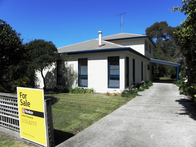 22 Palmers Road, Lakes Entrance VIC 3909