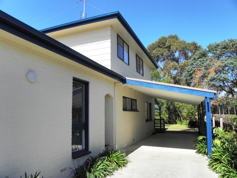 22 Palmers Road, Lakes Entrance VIC 3909