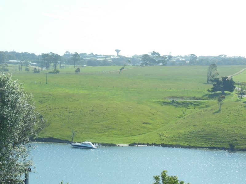 4 Bass Close, Lakes Entrance VIC 3909