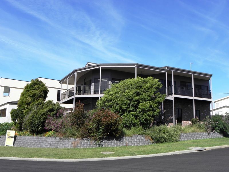 65 Lakeside Drive, Lake Tyers Beach VIC 3909