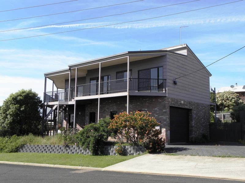 65 Lakeside Drive, Lake Tyers Beach VIC 3909