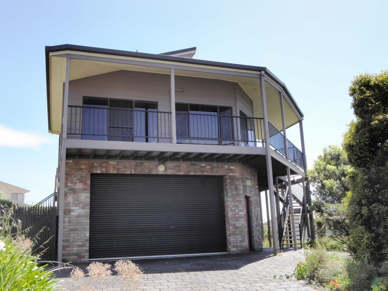 65 Lakeside Drive, Lake Tyers Beach VIC 3909