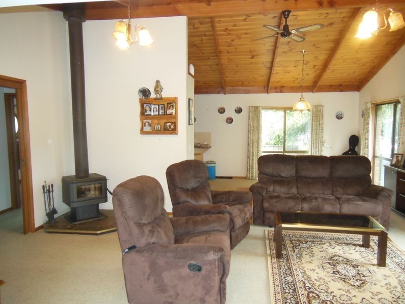 11 Tambo Court, Lakes Entrance VIC 3909