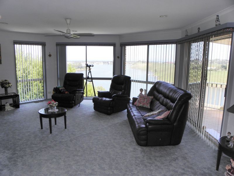 45 Nautilus Way, Lakes Entrance VIC 3909