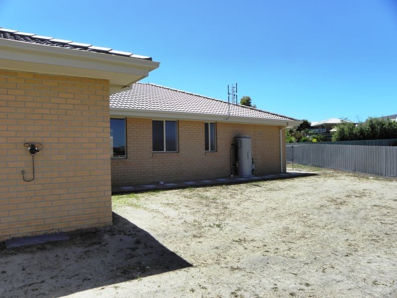 4 Luke Court, Lakes Entrance VIC 3909