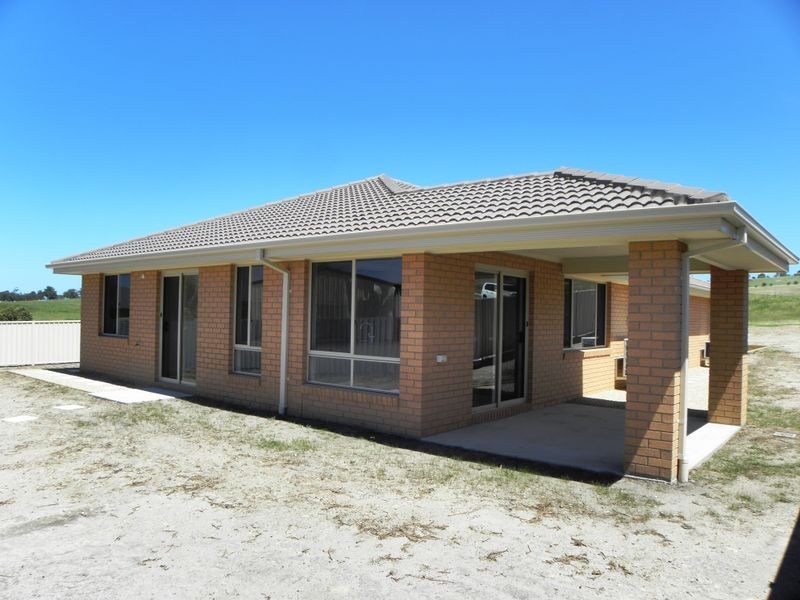 4 Luke Court, Lakes Entrance VIC 3909