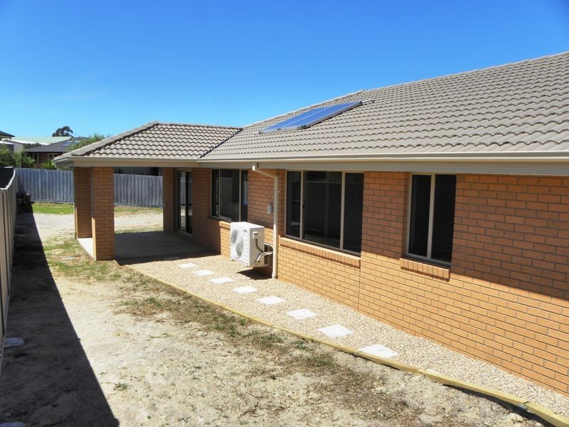 4 Luke Court, Lakes Entrance VIC 3909