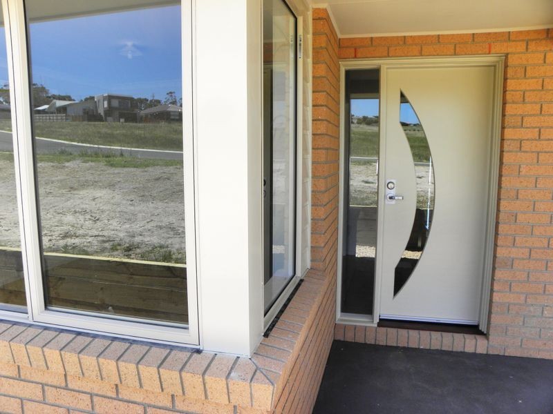 4 Luke Court, Lakes Entrance VIC 3909