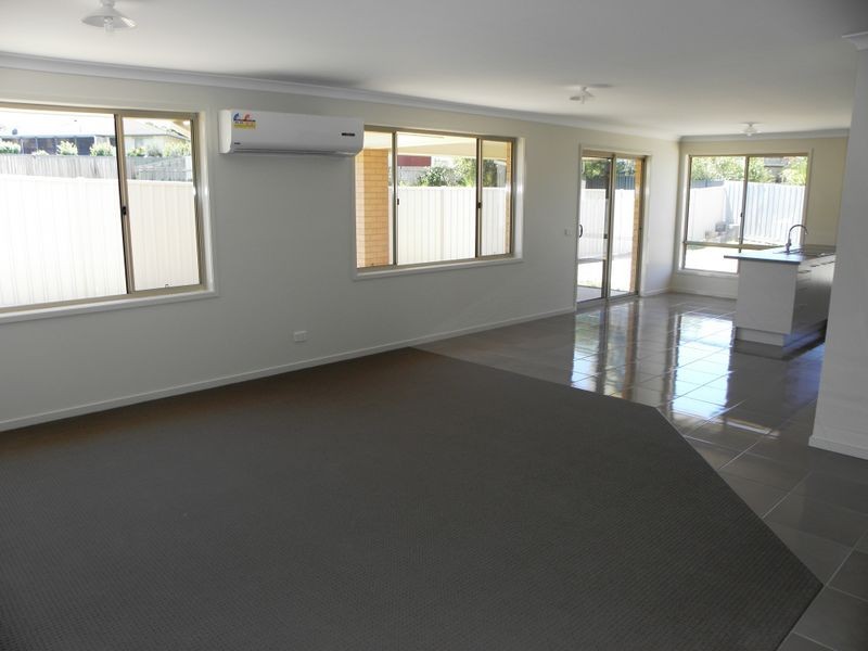 4 Luke Court, Lakes Entrance VIC 3909