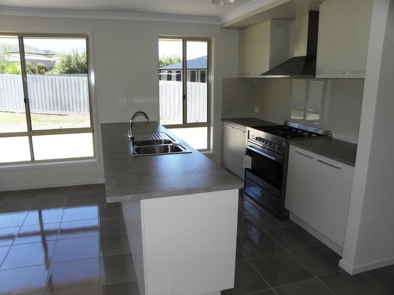 4 Luke Court, Lakes Entrance VIC 3909