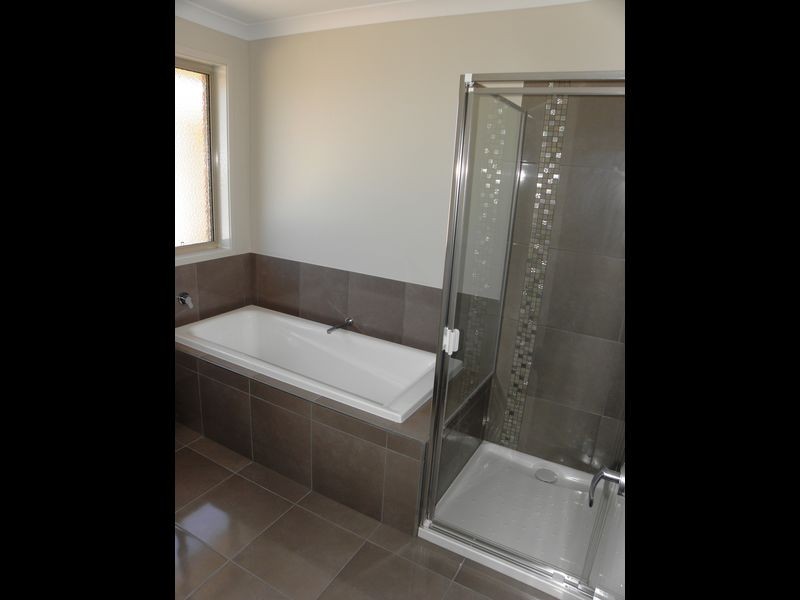 4 Luke Court, Lakes Entrance VIC 3909