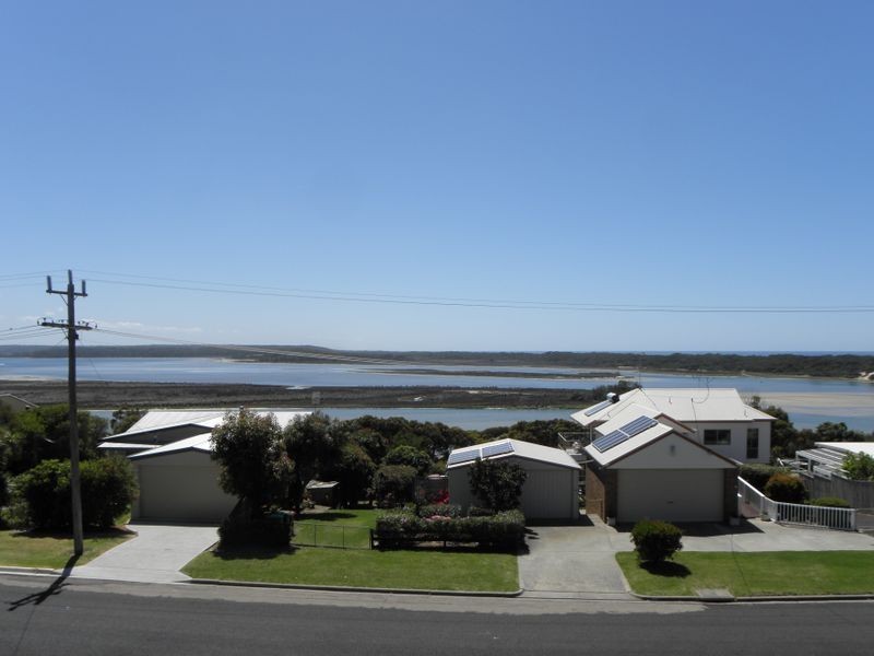 61 Lakeside Drive, Lake Tyers Beach VIC 3909